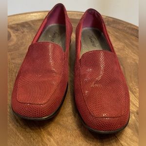 Trotters Slip On Dark Red Jenn Mini Dots Loafer Leather Womens Shoes Sz 9